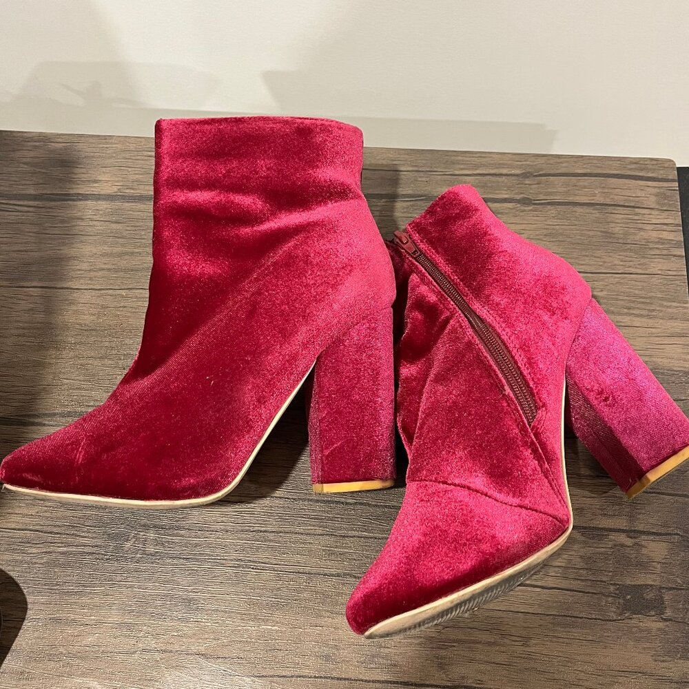 Magenta faux-suede heeled boots